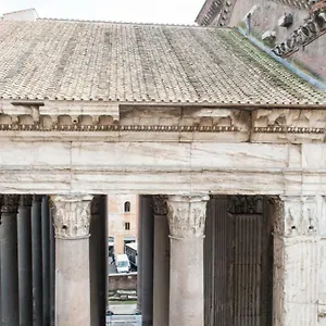 Holiday home Luxurious Loft Facing The Pantheon, Rome